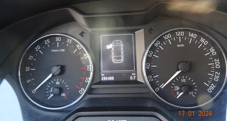 Skoda Octavia cena 25500 przebieg: 286500, rok produkcji 2015 z Złoczew małe 106
